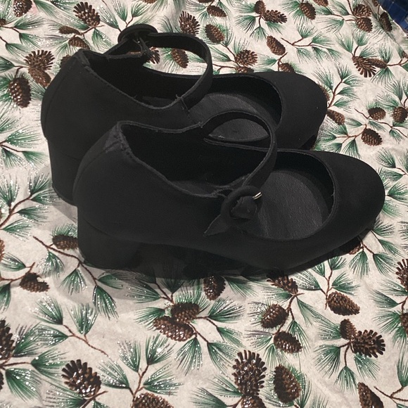 Elegant Black Women's Heels - Picture 4 of 6